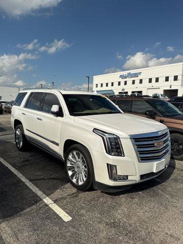 Used 2018 Cadillac Escalade Platinum AWD/4WD image 2
