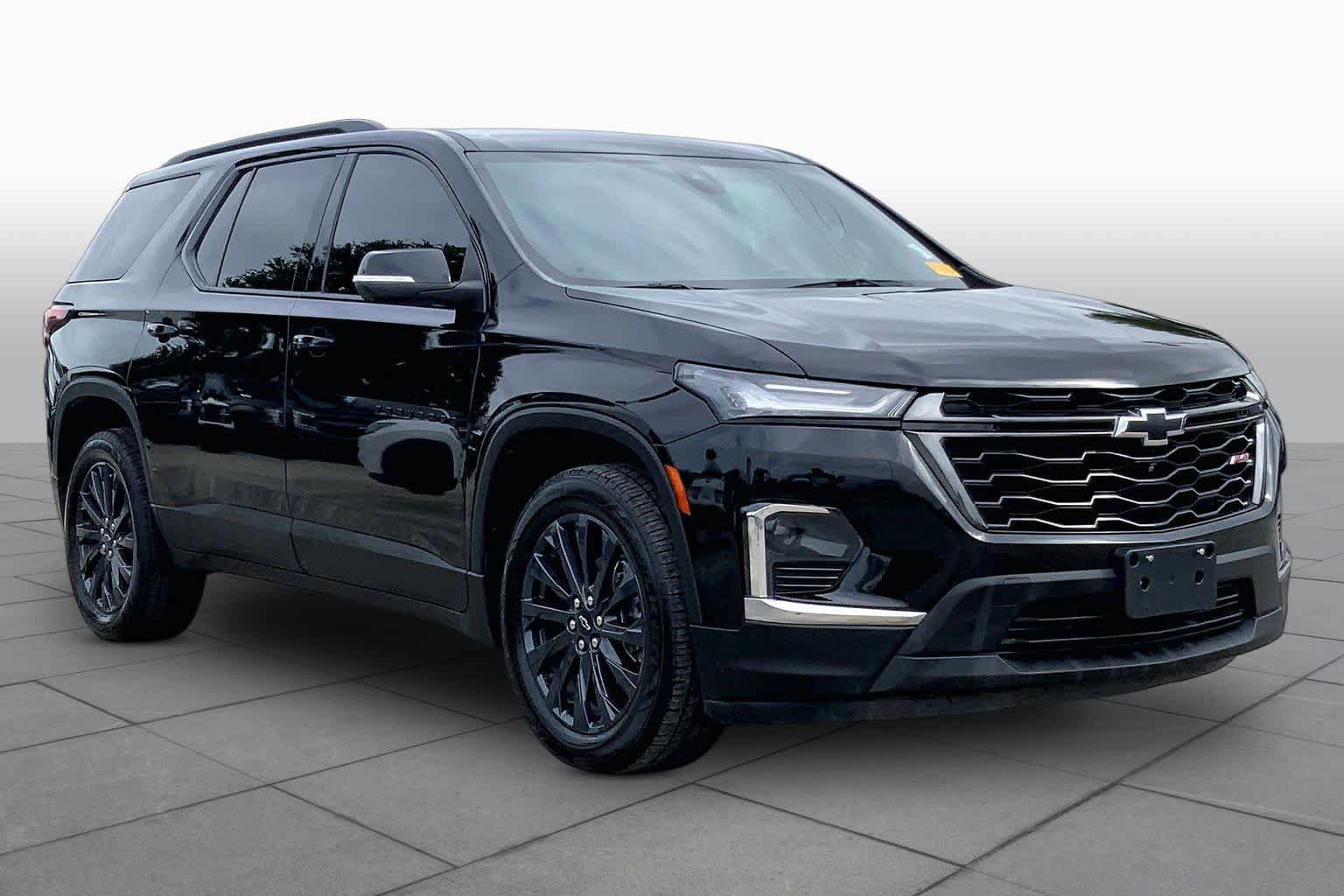 Used 2023 Chevrolet Traverse RS FWD image 3