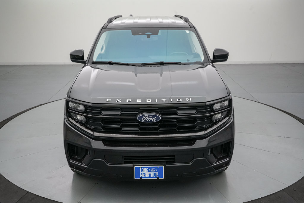 Certified 2025 Ford Expedition Active AWD/4WD image 9