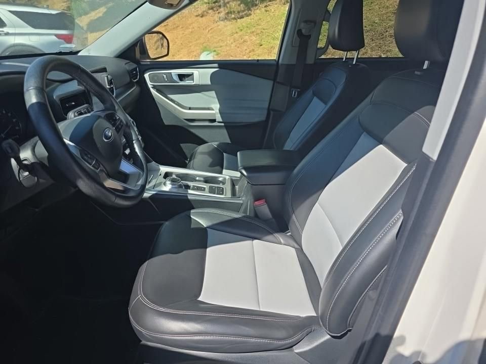 Certified 2022 Ford Explorer XLT w/ Equipment Group 202A image 7
