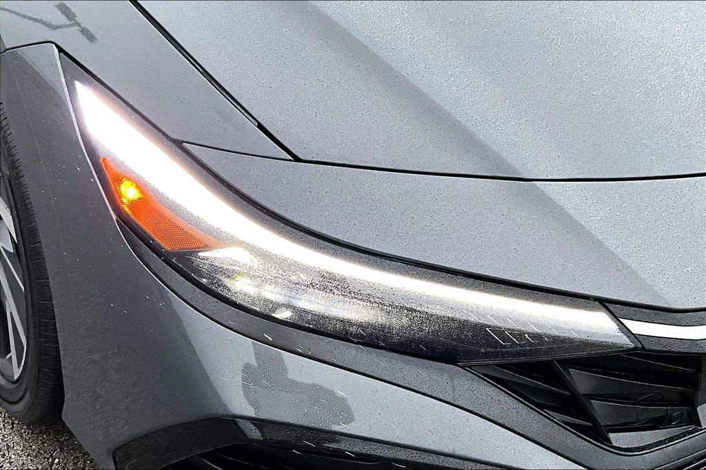 Used 2025 Hyundai Elantra SEL FWD image 28