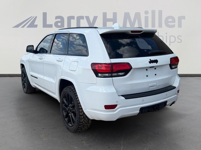 Used 2020 Jeep Grand Cherokee Altitude RWD image 3