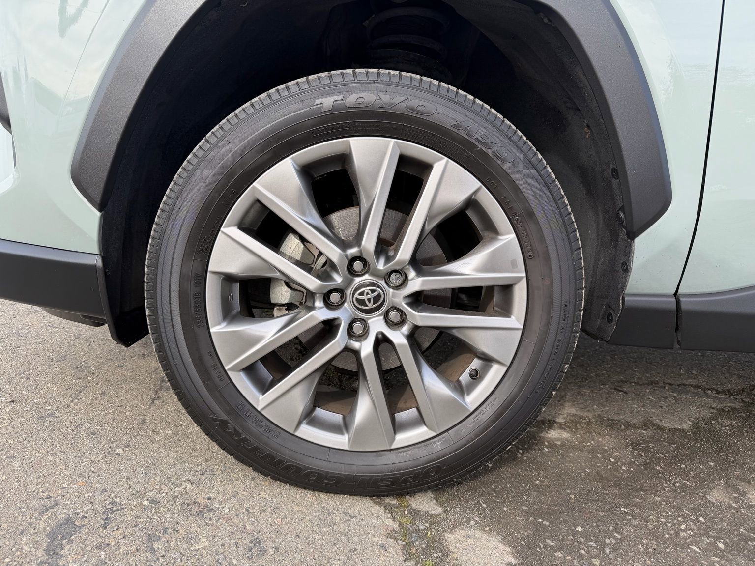 Used 2022 Toyota RAV4 XLE Premium image 9