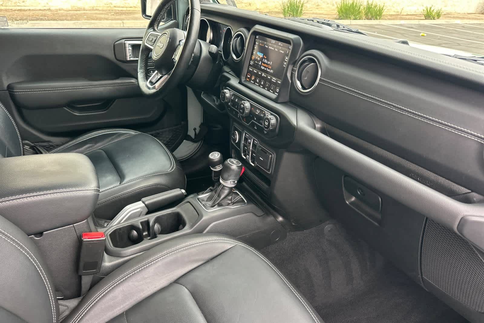 Used 2023 Jeep Wrangler Unlimited Sahara w/ Cold Weather Group AWD/4WD image 17