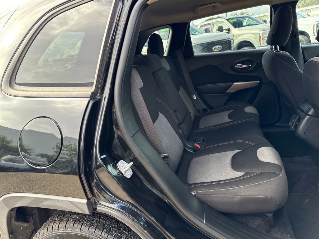 Used 2017 Jeep Cherokee Sport image 23