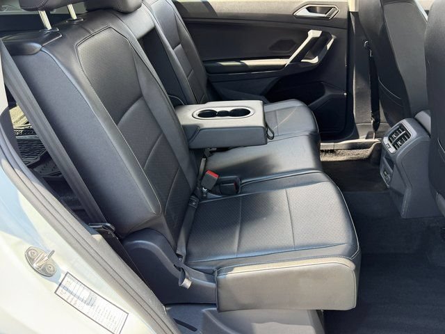 Used 2020 Volkswagen Tiguan SE FWD image 35