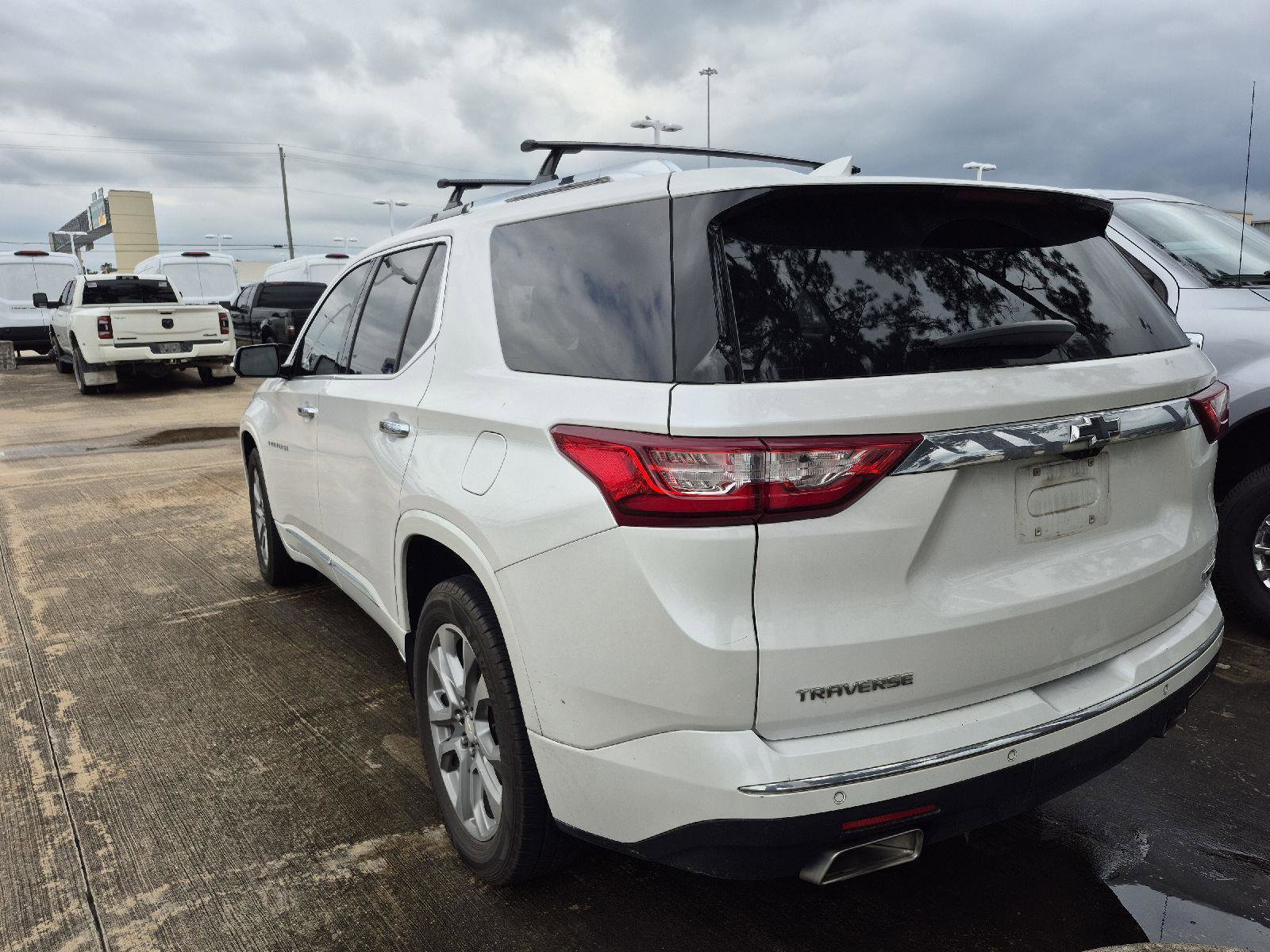Used 2018 Chevrolet Traverse Premier w/ Driver Confidence II Package FWD image 4