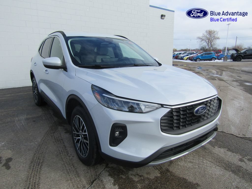 Certified 2025 Ford Escape SE FWD image 9