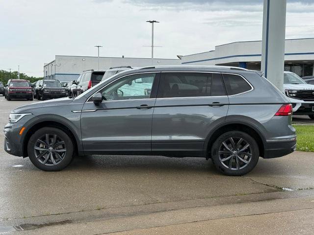 Used 2024 Volkswagen Tiguan SE FWD image 2