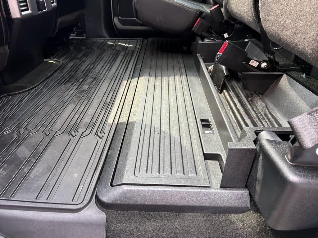 Certified 2017 Ford F350 Platinum w/ Platinum Ultimate Package AWD/4WD image 47