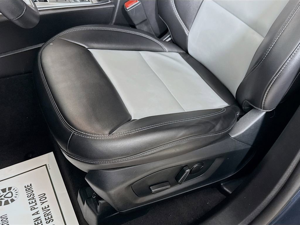 Certified 2023 Ford Explorer XLT w/ Equipment Group 202A image 22