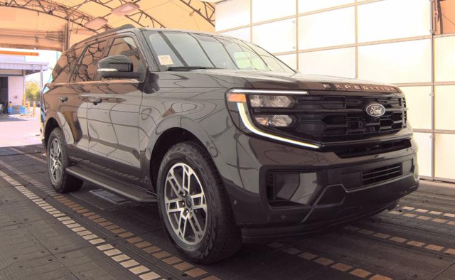 Certified 2025 Ford Expedition Active AWD/4WD image 4