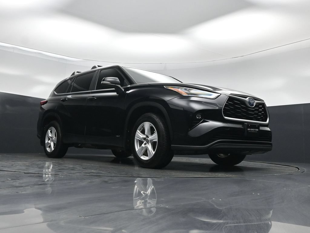 Used 2023 Toyota Highlander LE AWD/4WD image 46