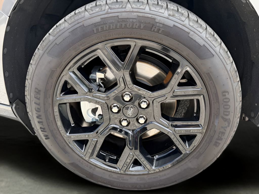 Certified 2025 Ford Maverick Lobo AWD/4WD image 37