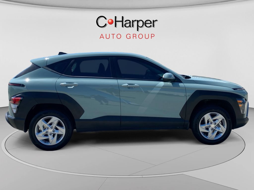 Used 2024 Hyundai Kona SE AWD/4WD image 2