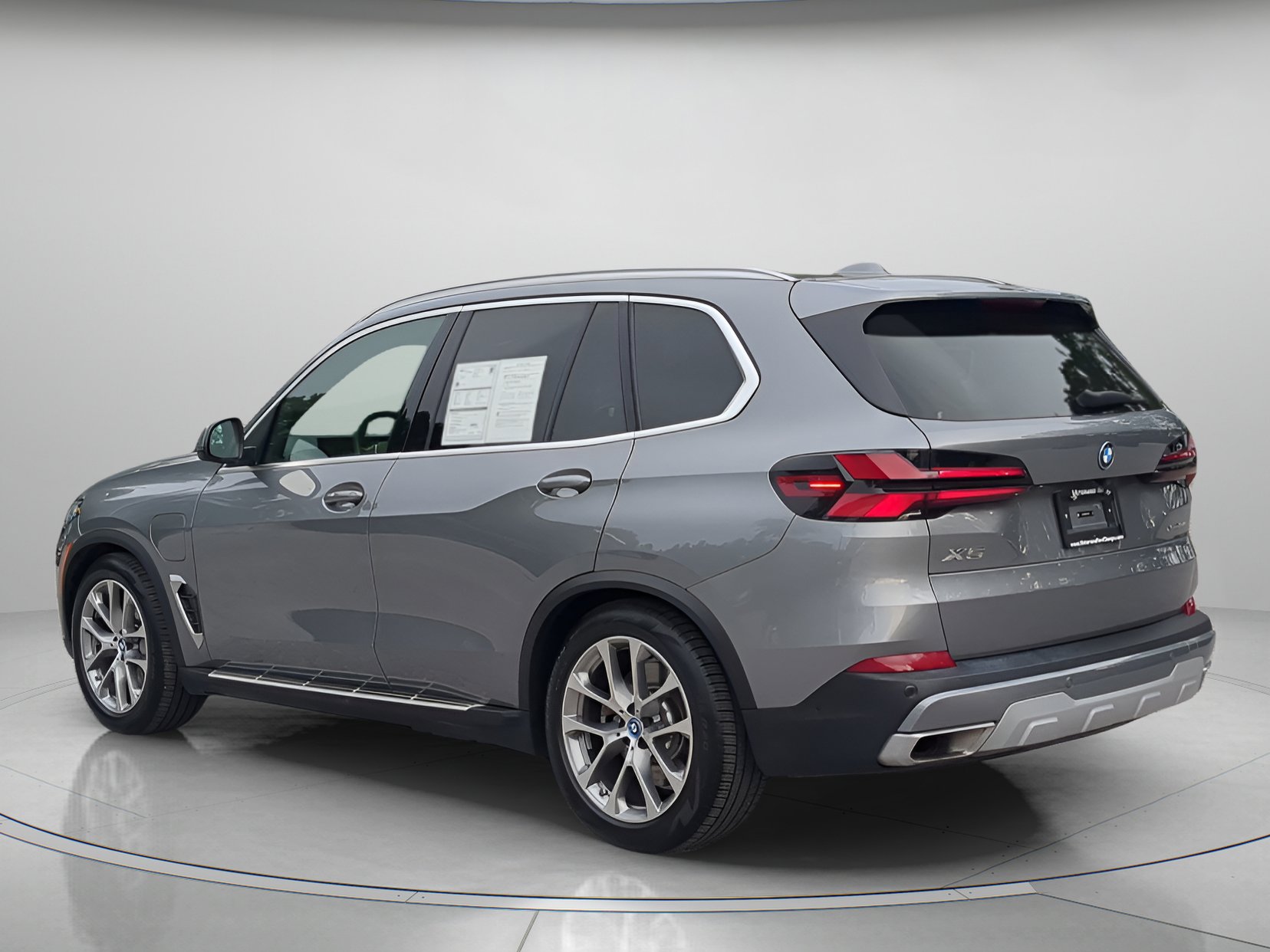 Used 2025 BMW X5 xDrive50e AWD/4WD image 42