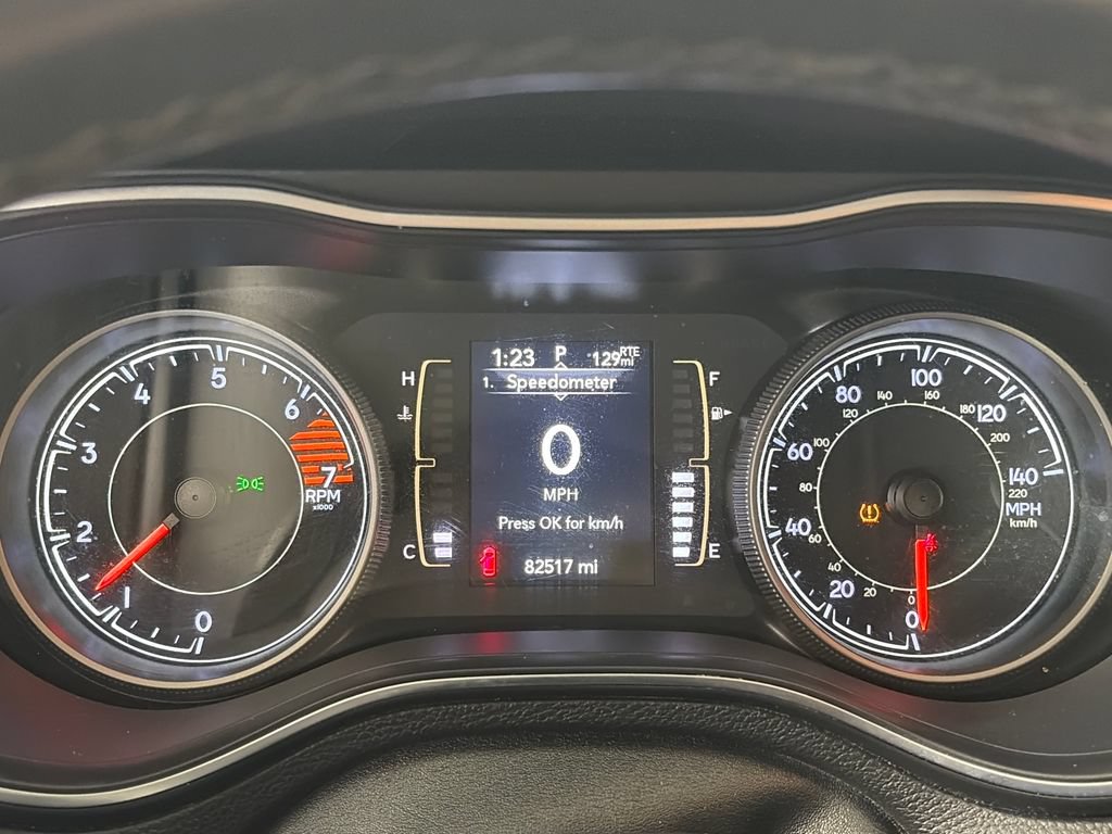 Used 2019 Jeep Cherokee Latitude Plus AWD/4WD image 15