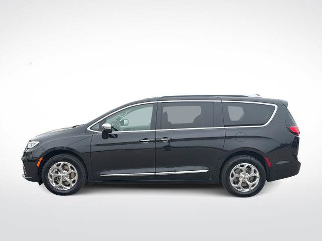 Used 2021 Chrysler Pacifica Limited w/ Uconnect Theater Family Group AWD/4WD image 5