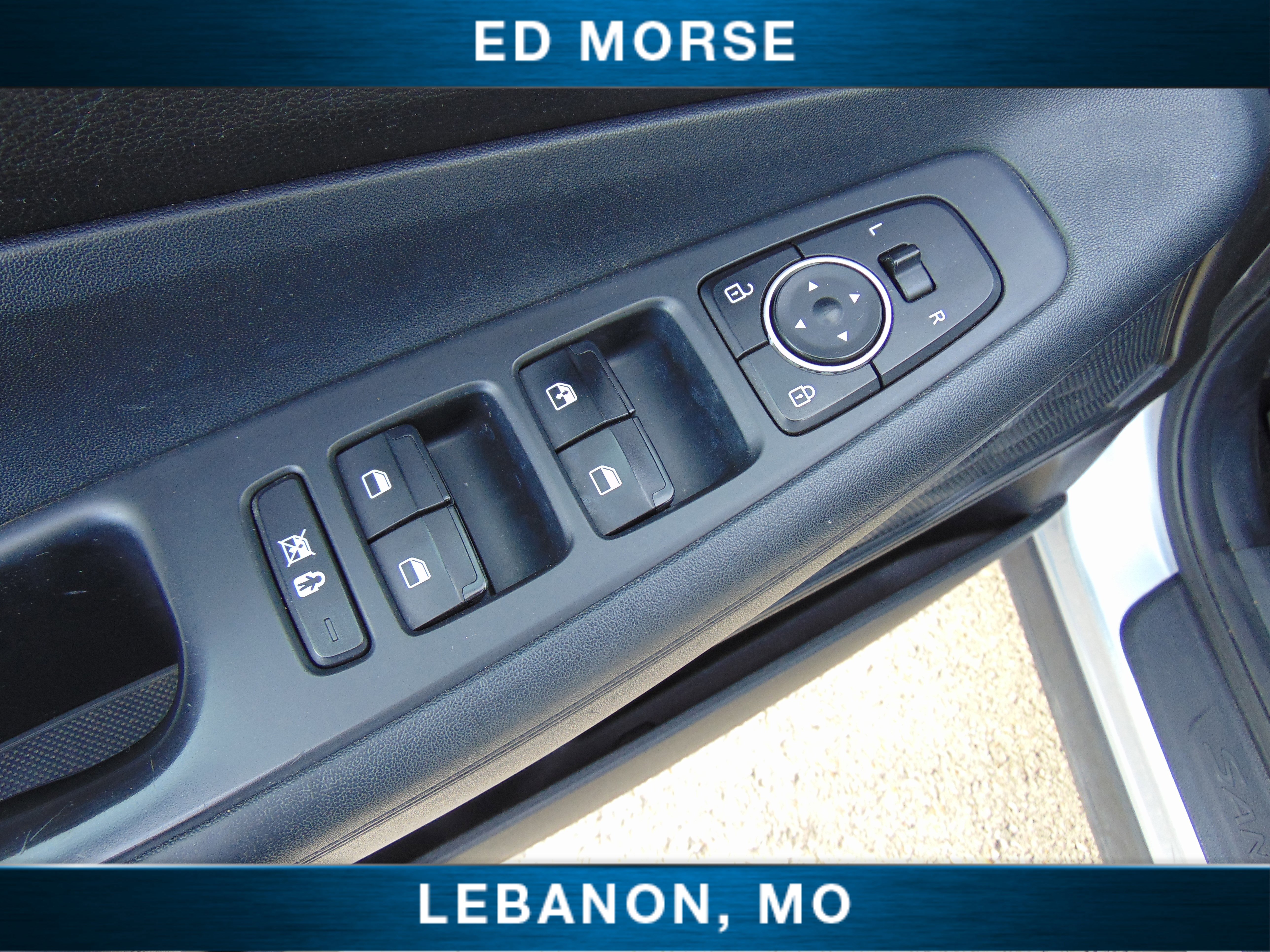 Used 2019 Hyundai Santa Fe SE image 18