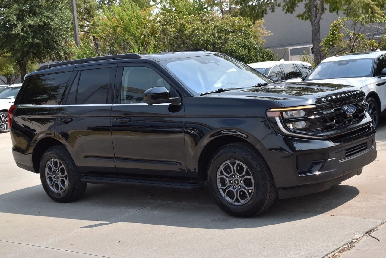 Certified 2025 Ford Expedition Active RWD image 5