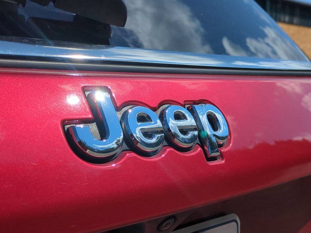 Used 2025 Jeep Compass Latitude AWD/4WD image 6