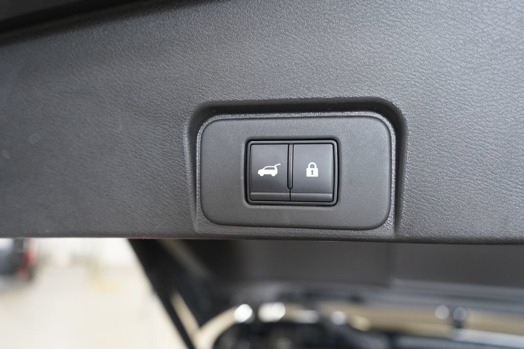 Used 2025 Nissan Rogue SV FWD image 24