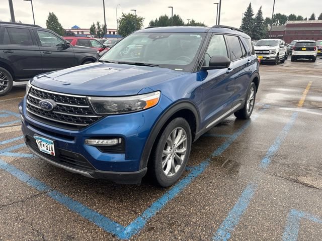 Certified 2020 Ford Explorer XLT w/ Equipment Group 202A AWD/4WD image 3