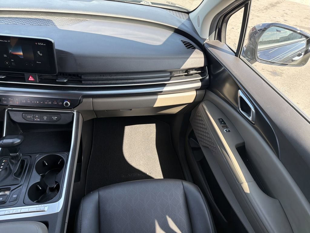 Used 2025 Kia Carnival FWD image 14