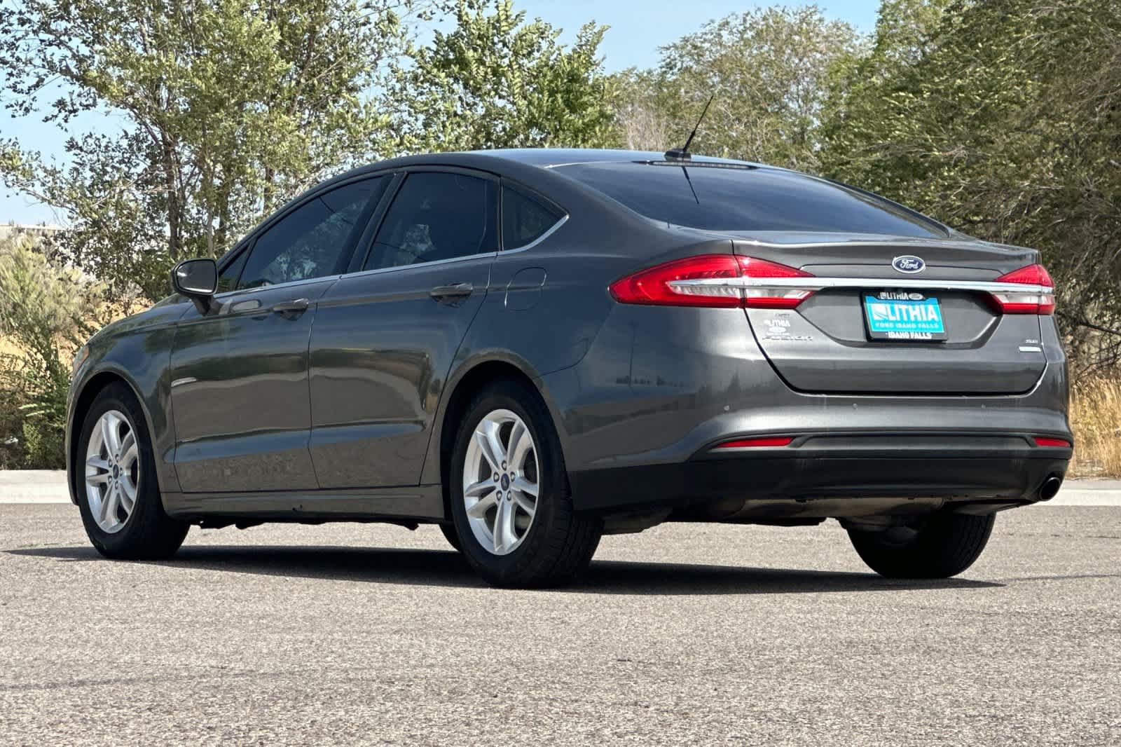 Certified 2018 Ford Fusion SE w/ Fusion SE Technology Package FWD image 6
