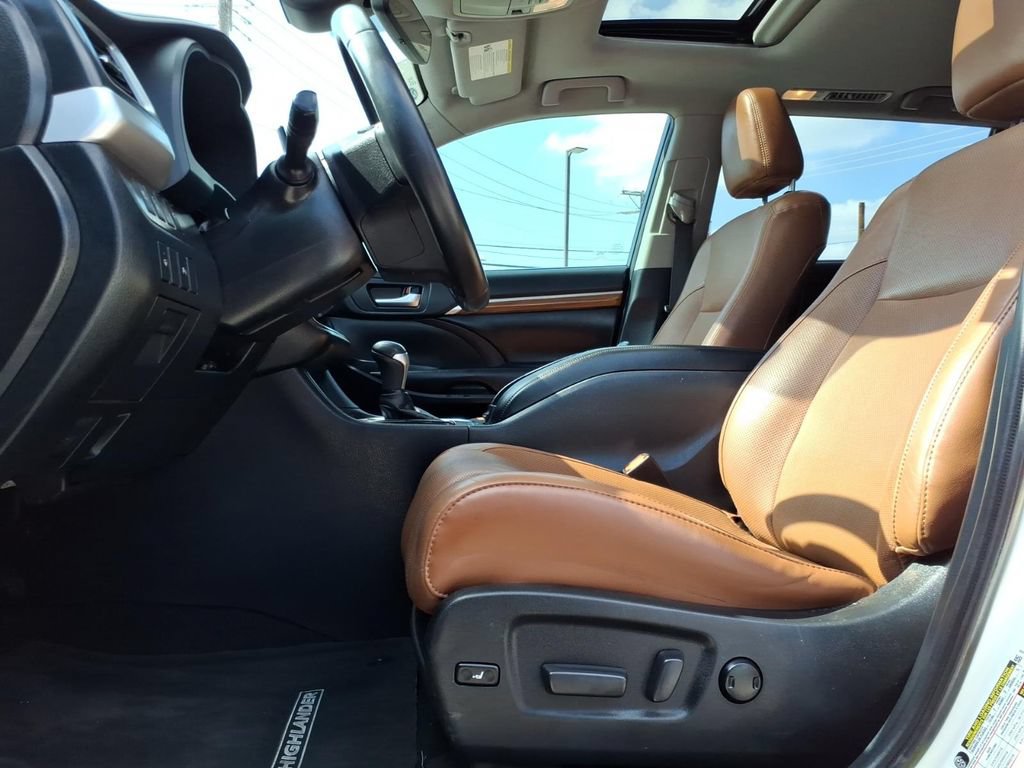 Used 2019 Toyota Highlander Limited FWD image 20