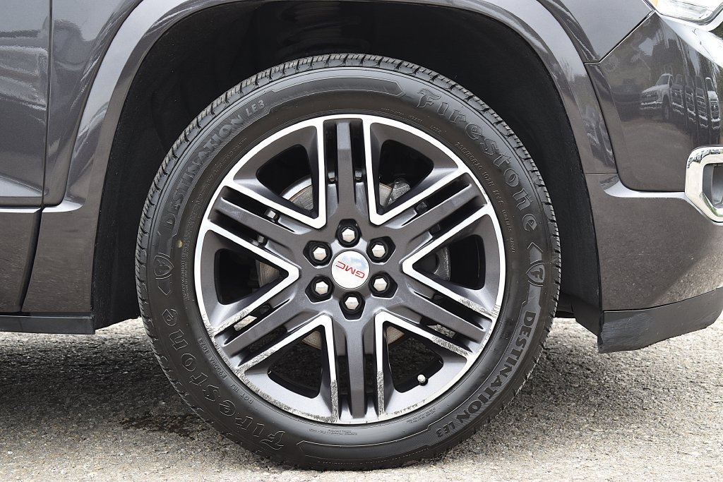 Used 2017 GMC Acadia Denali w/ Technology Package AWD/4WD image 6