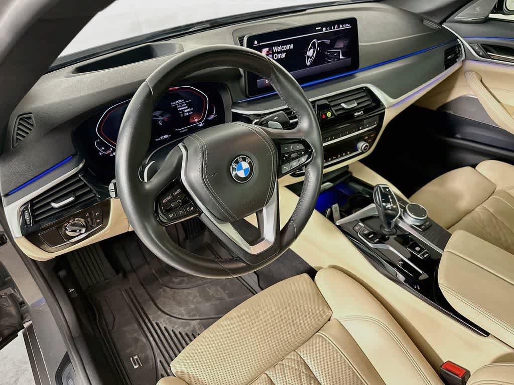 Used 2022 BMW 530i w/ Premium Package RWD image 2
