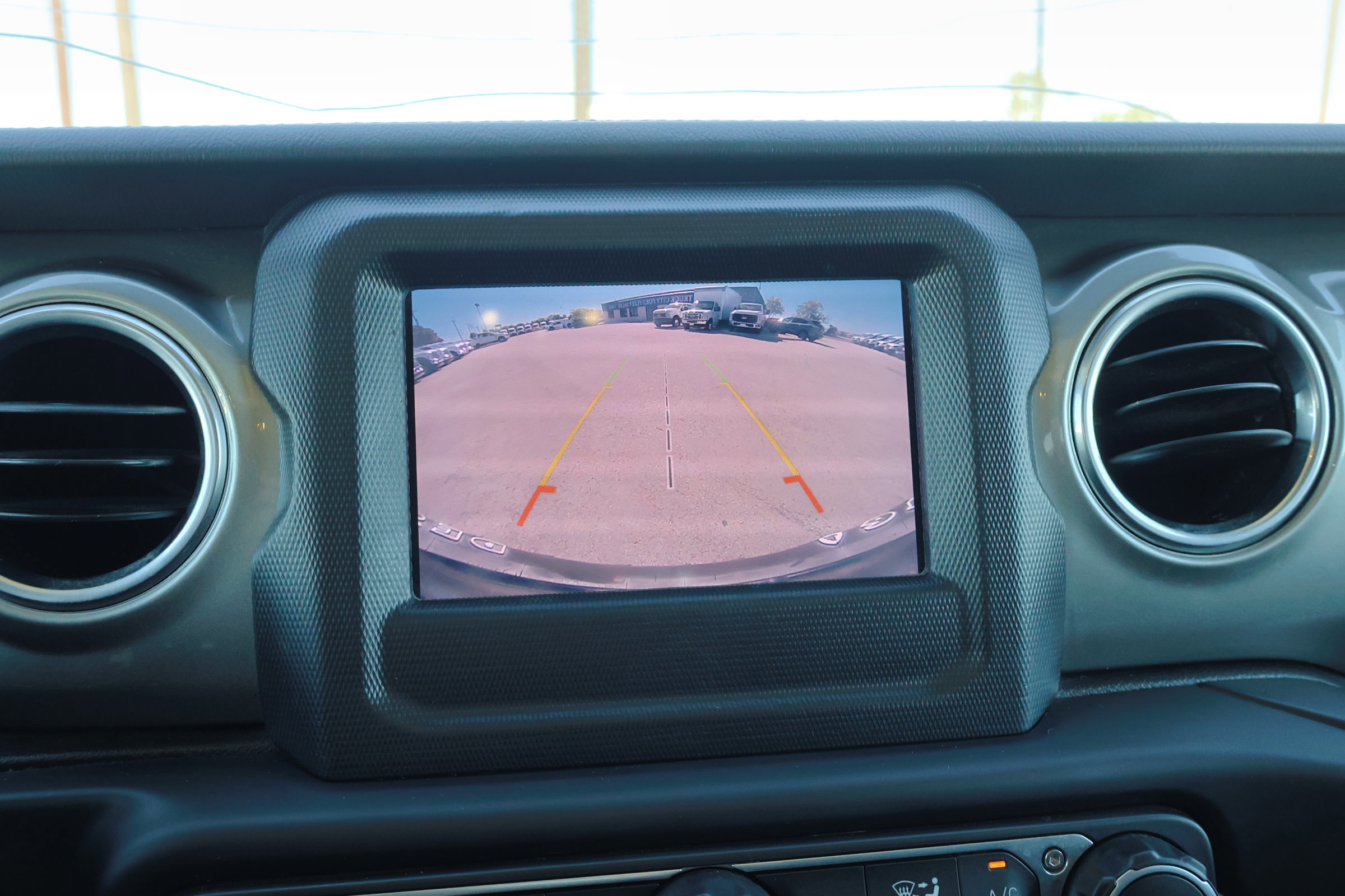 Used 2019 Jeep Wrangler Unlimited Sahara image 24