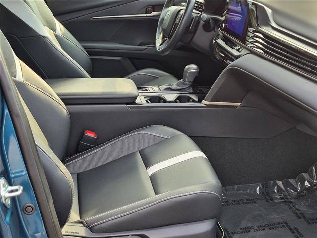 Used 2025 Toyota Camry SE FWD image 19