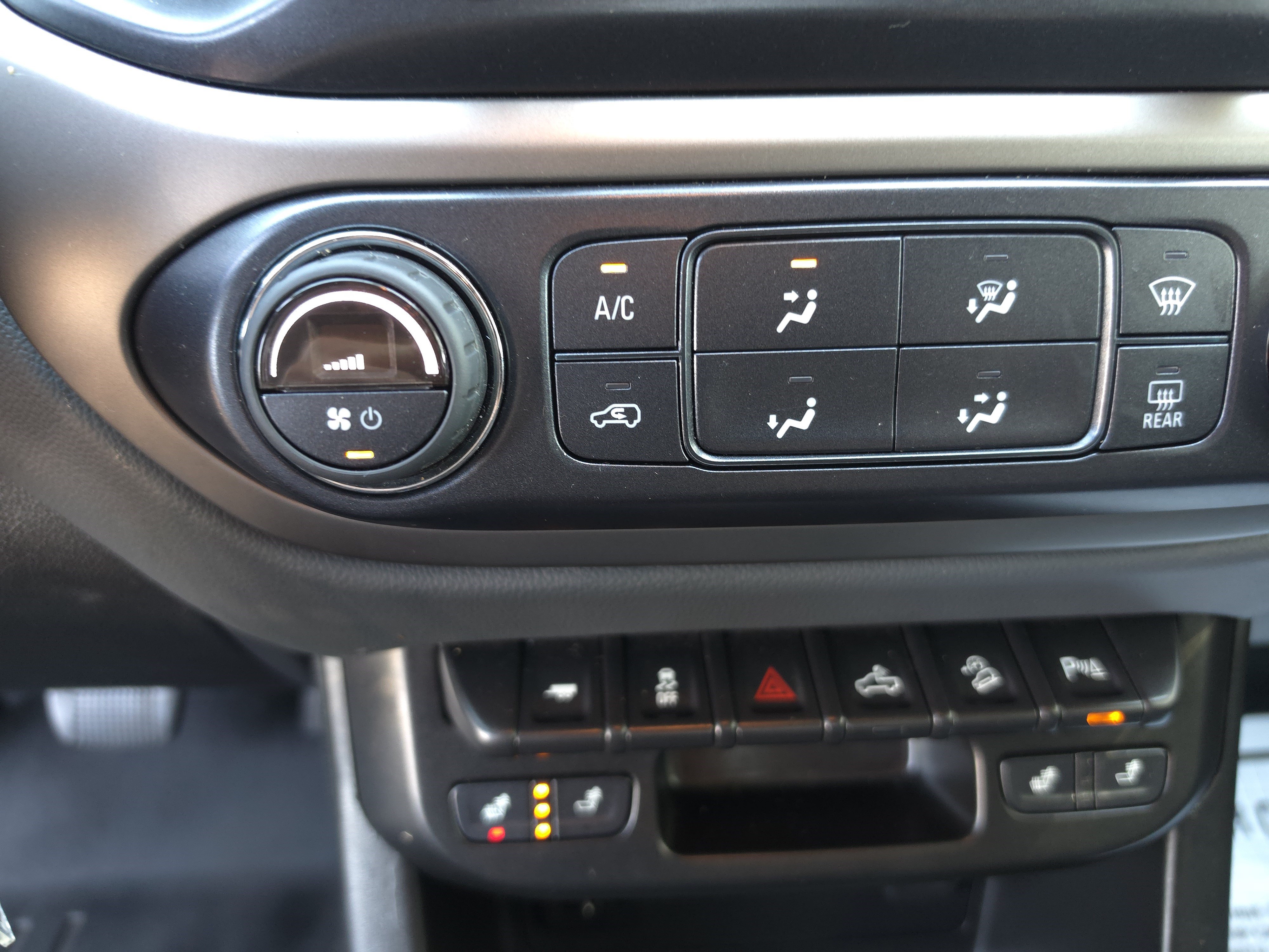 Used 2022 Chevrolet Colorado Z71 AWD/4WD image 19