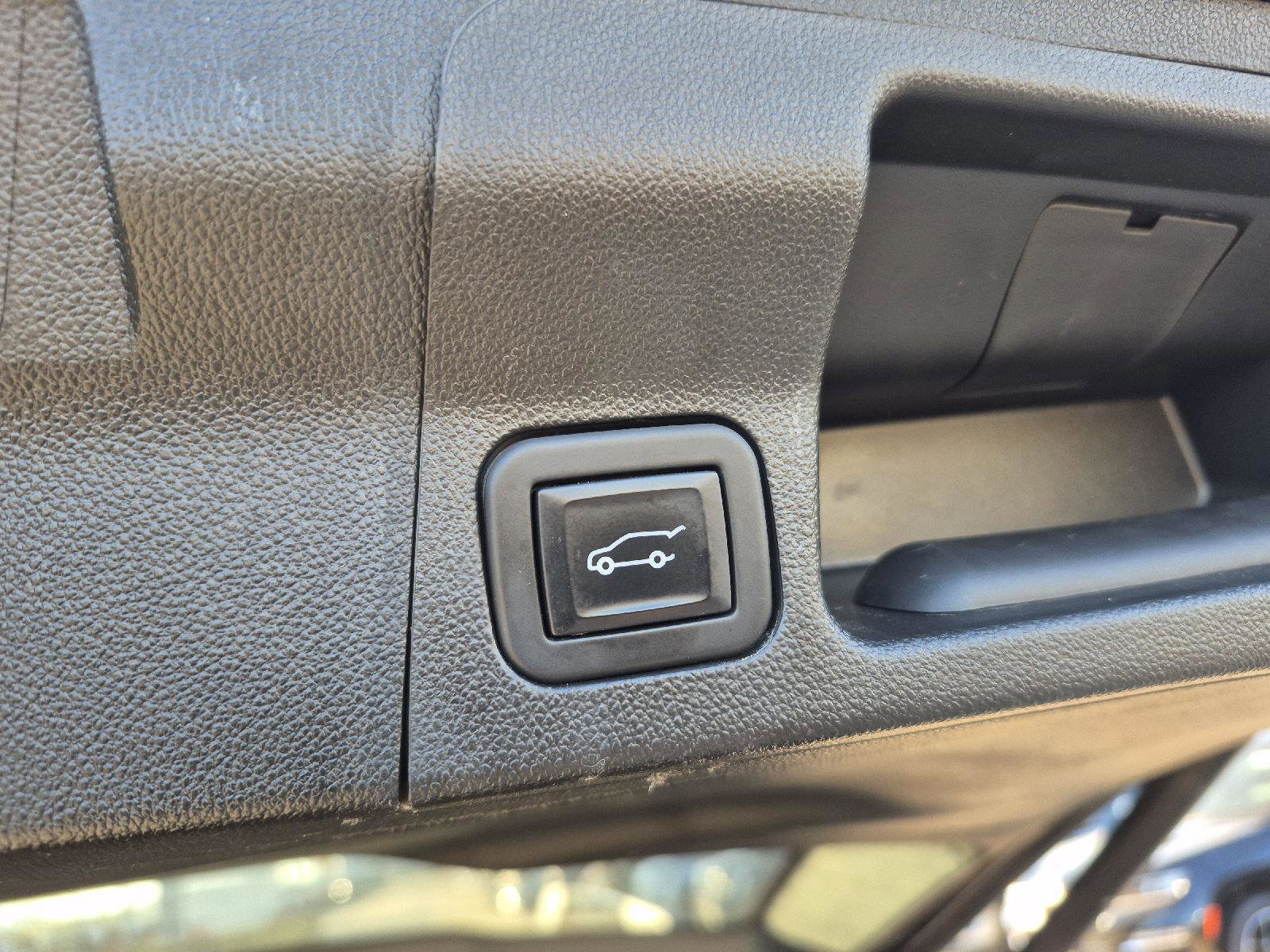 Used 2023 GMC Acadia SLE w/ Driver Convenience Package image 16