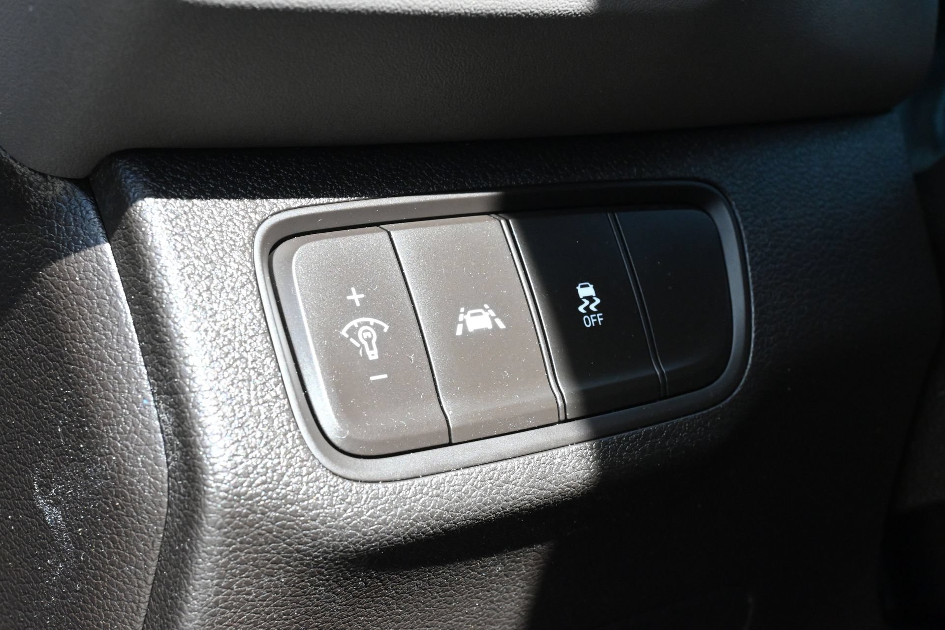 Used 2020 Hyundai Santa Fe SE w/ Cargo Package FWD image 13