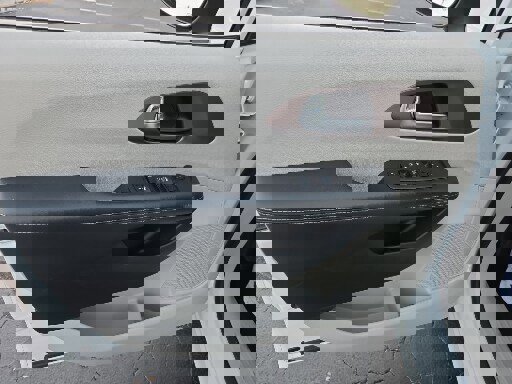 Used 2023 Chrysler Voyager LX image 19