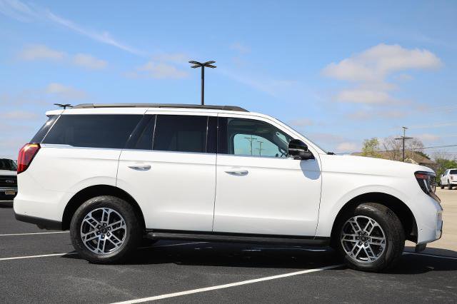 Certified 2025 Ford Expedition Active AWD/4WD image 6