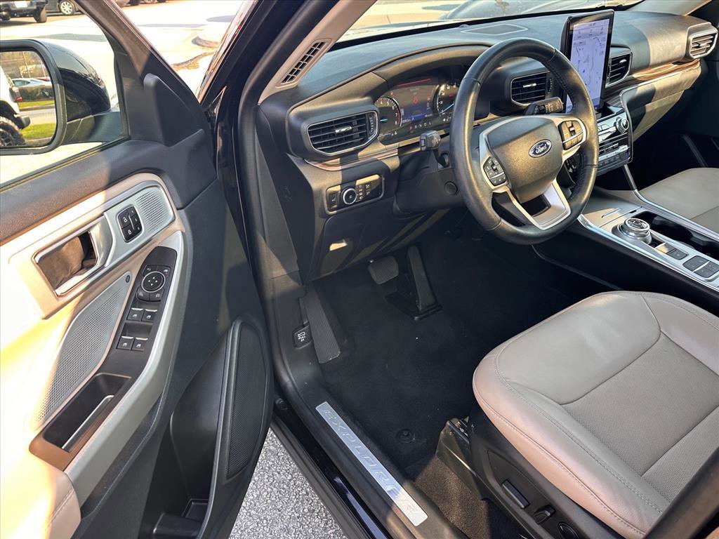 Certified 2023 Ford Explorer Limited w/ Limited Technology Package image 9