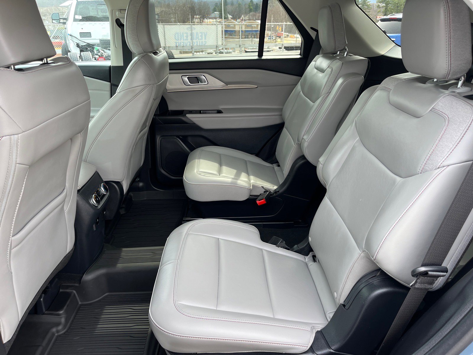 Certified 2025 Ford Explorer Active w/ Active Comfort Package image 18
