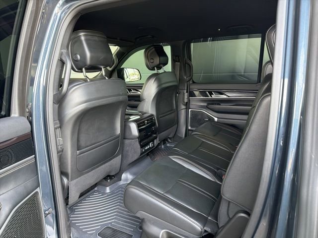 Used 2023 Jeep Wagoneer Base image 18