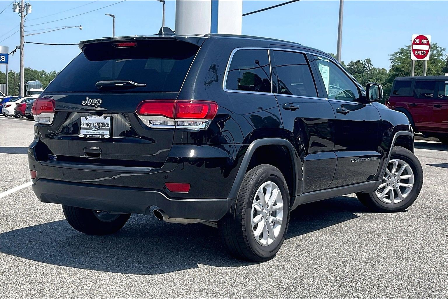 Used 2022 Jeep Grand Cherokee Laredo E AWD/4WD image 11