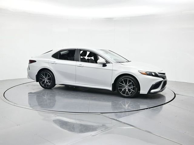 Used 2024 Toyota Camry SE w/ Convenience Package FWD video 3