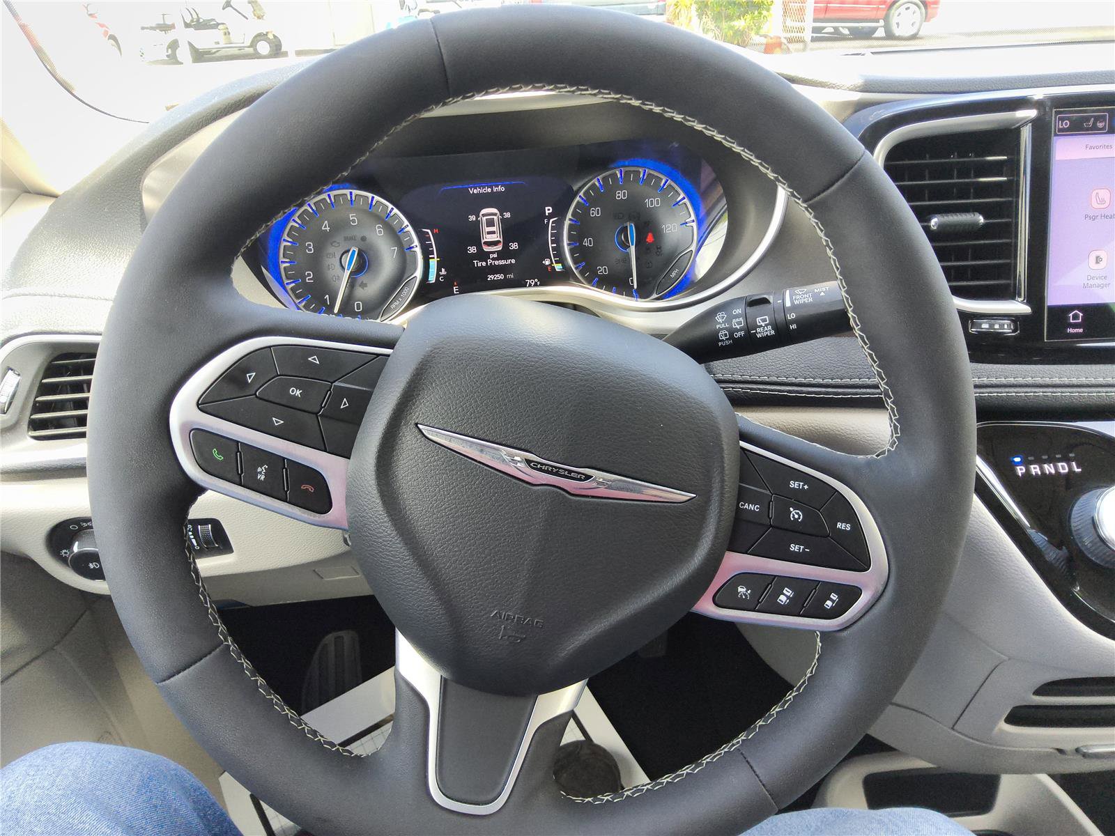 Used 2022 Chrysler Pacifica Touring-L AWD/4WD image 31