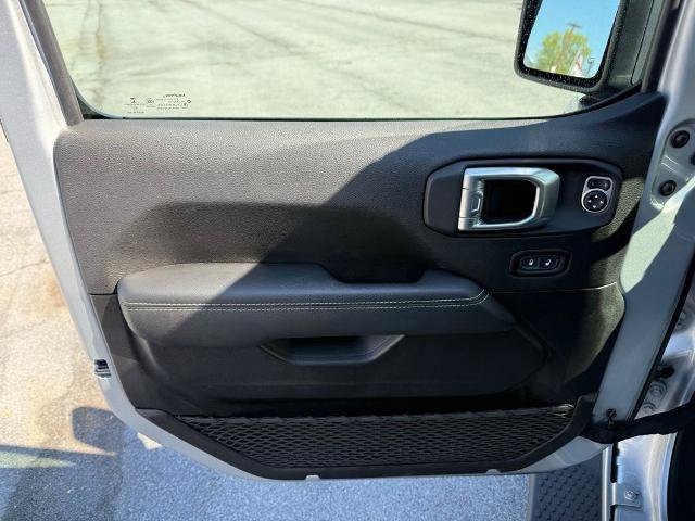 Used 2022 Jeep Wrangler Unlimited Sahara w/ Cold Weather Group AWD/4WD image 12