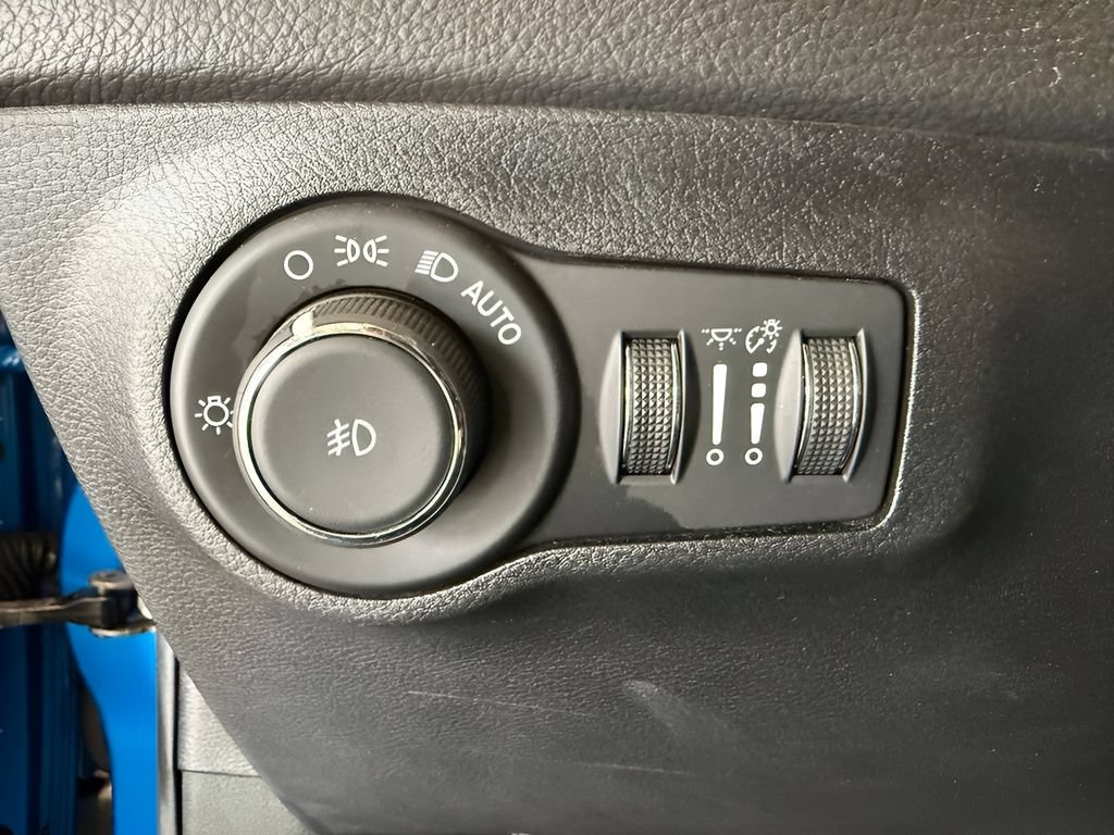 Used 2018 Jeep Compass Latitude w/ Popular Equipment Group AWD/4WD image 17