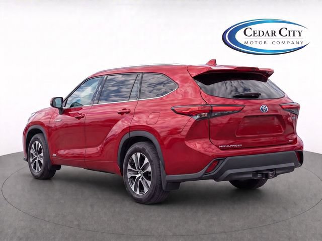 Used 2020 Toyota Highlander XLE AWD/4WD image 4