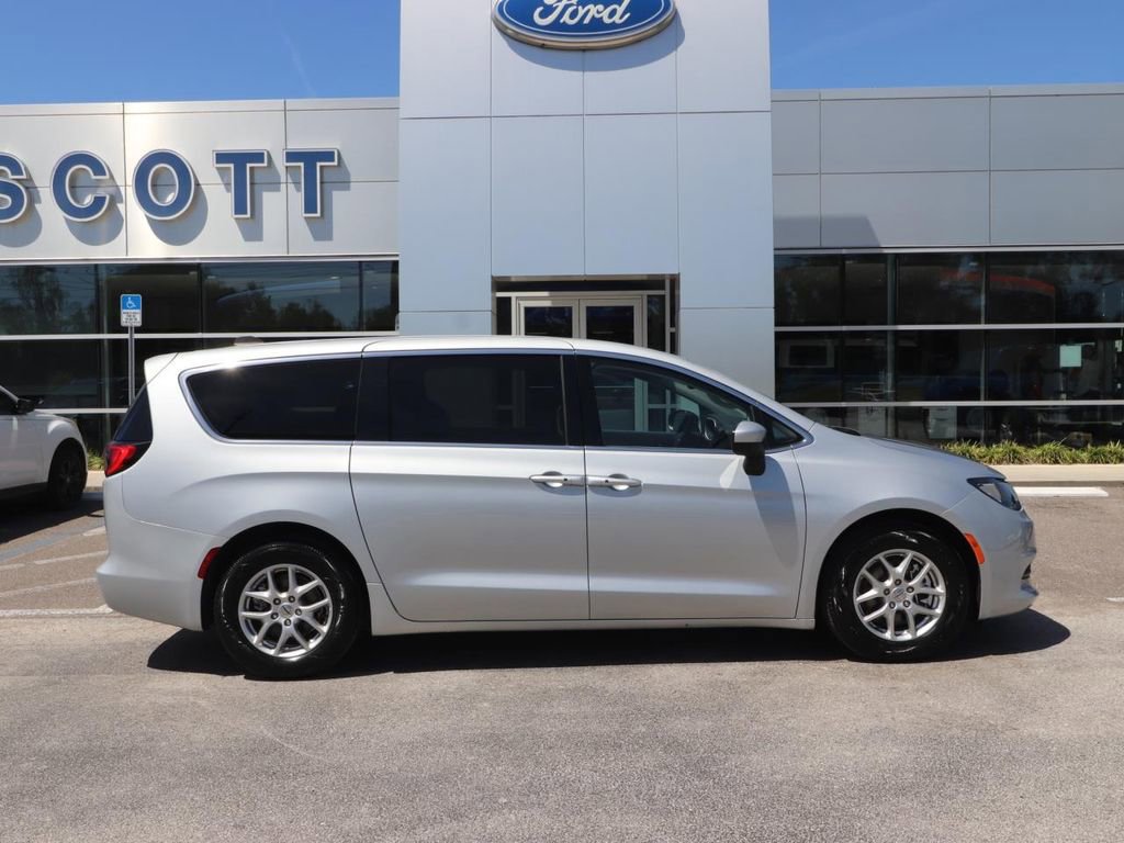 Used 2023 Chrysler Voyager LX FWD image 15