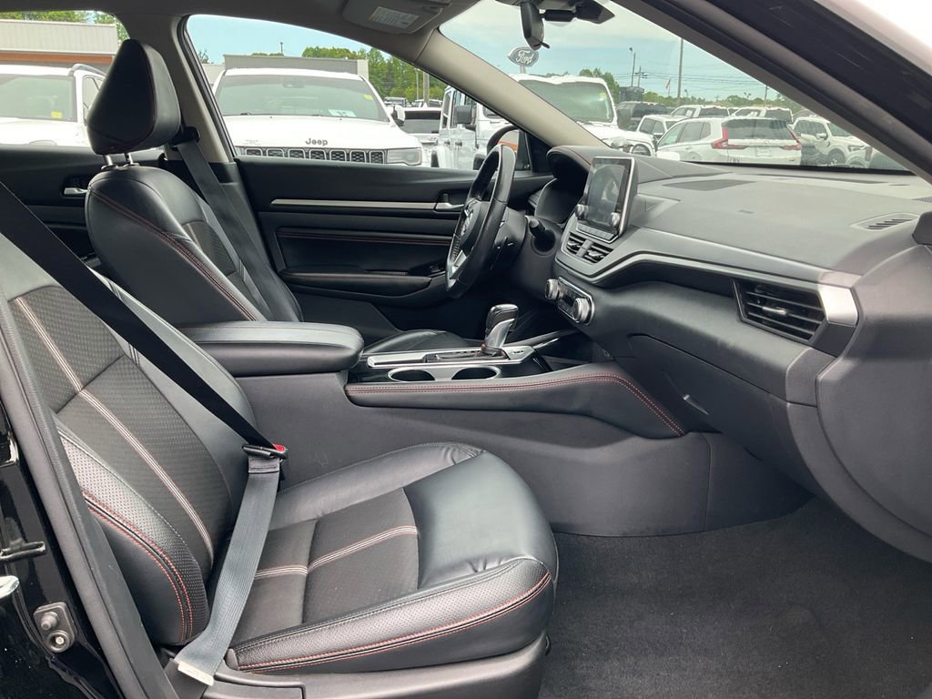 Used 2023 Nissan Altima 2.5 SR FWD image 12